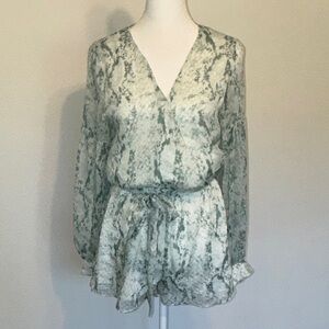 TCEC Green and White Snake Print Romper Size S